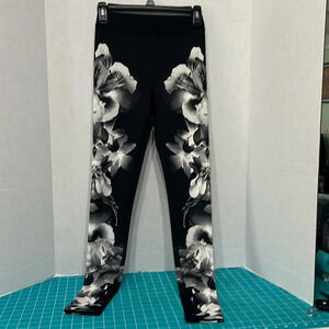 Express Black&White Floral Print Leggings Size XS #Flowers
